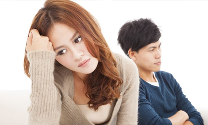 Chồng lồng lộn như thú dữ khi thấy vợ 'yêu nhền nhện' bước ra từ phòng tắm