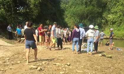 Cứu bạn bơi yếu, 4 học sinh đuối nước tử vong