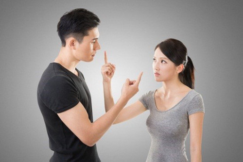 Phụ nữ thông minh không bao giờ nói 5 điều này khi giận chồng - 1