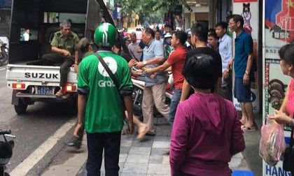 Hà Nội: Cướp 3 khay vàng ngay trước mặt, nam thanh niên liền bị chủ tiệm khống chế