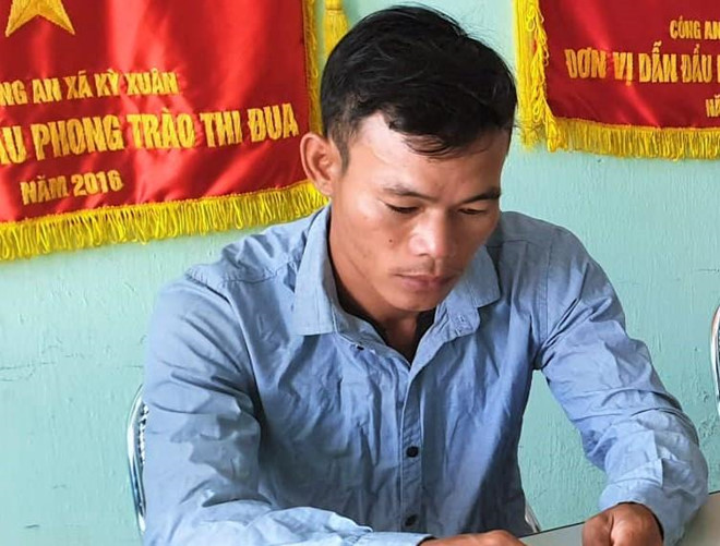 Cong an vien cong tay va danh be gai: 'Do toi so chau chay mat' hinh anh 1