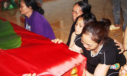 5 học sinh đuối nước ở Nghệ An: Đám tang vội vã nơi quê nghèo
