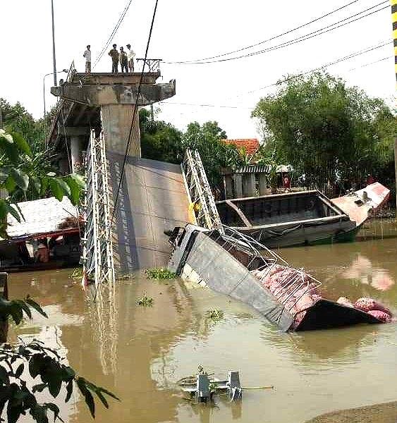 Người dân kể lại giây phút cầu ở Đồng Tháp sập