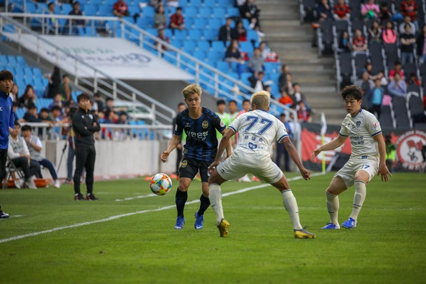 Bao Han Quoc giai thich ly do Cong Phuong that bai o K.League hinh anh 1 
