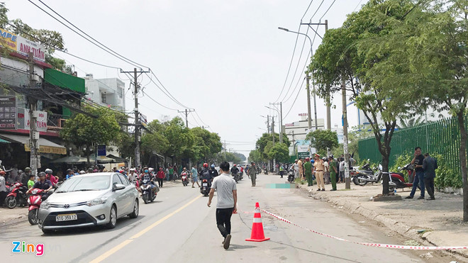 Người mẹ ôm con khóc ngất tại hiện trường sau vụ tai nạn
