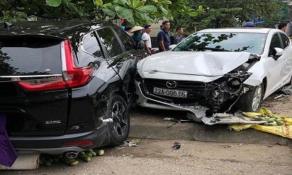 Nữ tài xế xe Mazda 3 gây tai nạn liên hoàn do đạp nhầm chân ga