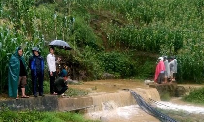 Giải cứu người đàn ông mắc kẹt 7 ngày trong hang đá