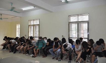 Hơn 50 nam nữ 'bay lắc' ma túy trong khách sạn và karaoke