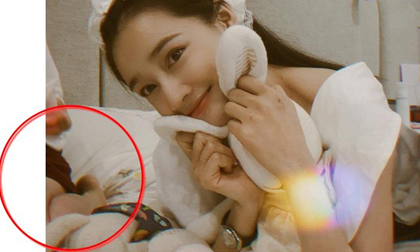 Nhã Phương lần đầu khoe ảnh có sự 'xuất hiện' của con đầu lòng?