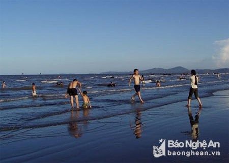 Bãi tắm Diễn Thành, Diễn Châu nơi xảy ra vụ việc. (Ảnh: Báo Nghệ An)