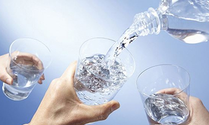 Nắng nóng uống nước kiểu này cực kỳ hại sức khỏe