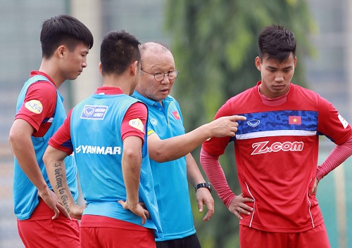 tiet lo cau noi chan thanh cua hlv park hang-seo voi cac cau thu sau king's cup hinh anh 1
