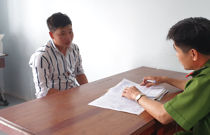 hai thanh nien bi truy sat kinh hoang sau va cham giao thong hinh anh 1