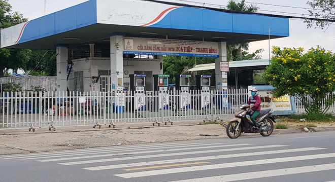 Hang loat cua hang xang dau cua Trinh Suong dong cua hinh anh 1 