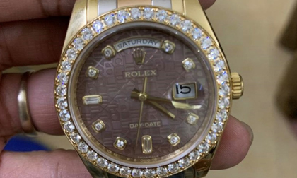 Mua đồng hồ Rolex 900 triệu đồng bằng phiếu chuyển tiền giả