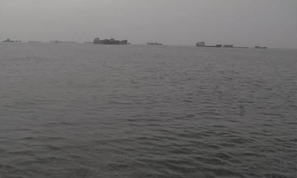 Bí ẩn thi thể đang phân hủy trôi trên biển ở Cà Mau