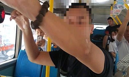 Tạm giữ người đàn ông thủ dâm trên xe buýt Hà Nội, xác minh hành vi dâm ô
