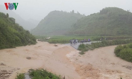 Mưa lớn gây nguy cơ lũ, sạt lở và ngập úng ở nhiều nơi trong hôm nay
