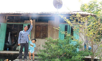 Kỳ lạ gia đình “Robinson” 35 năm sống giữa hoang đảo ở hồ Trị An