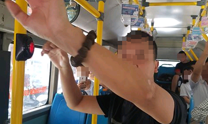 Người đàn ông thủ dâm trên xe buýt ở Hà Nội khai gì?