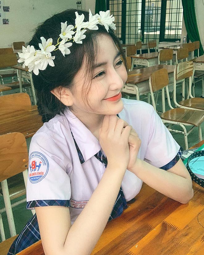 Loạt hot girl xinh đẹp nức tiếng thi đại học năm 2019 - 1