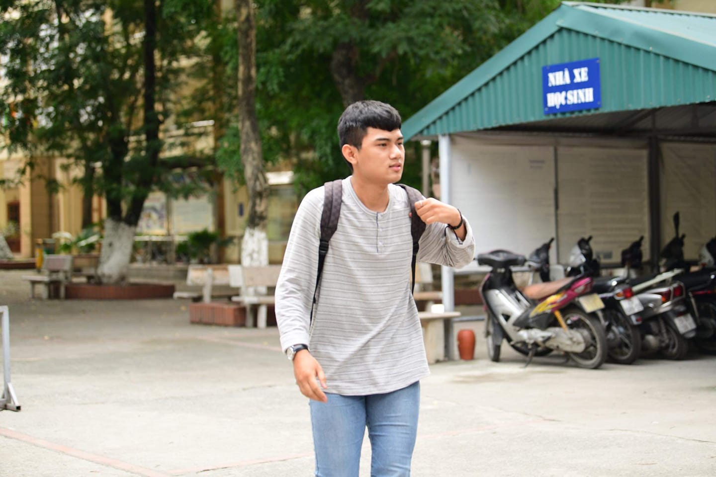 Hồ hởi rời phòng thi, sỹ tử nói điều bất ngờ về đề thi môn Toán - 1
