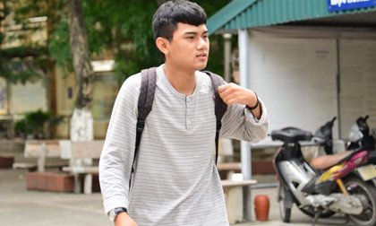 Hồ hởi rời phòng thi, sỹ tử nói điều bất ngờ về đề thi môn Toán