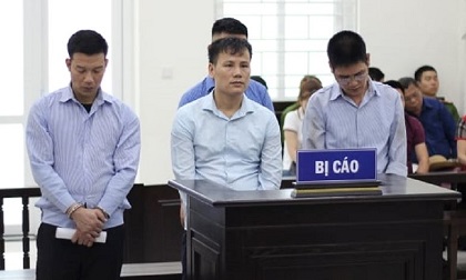 Giả làm khách, dùng bình xịt hơi cay cướp taxi trong đêm