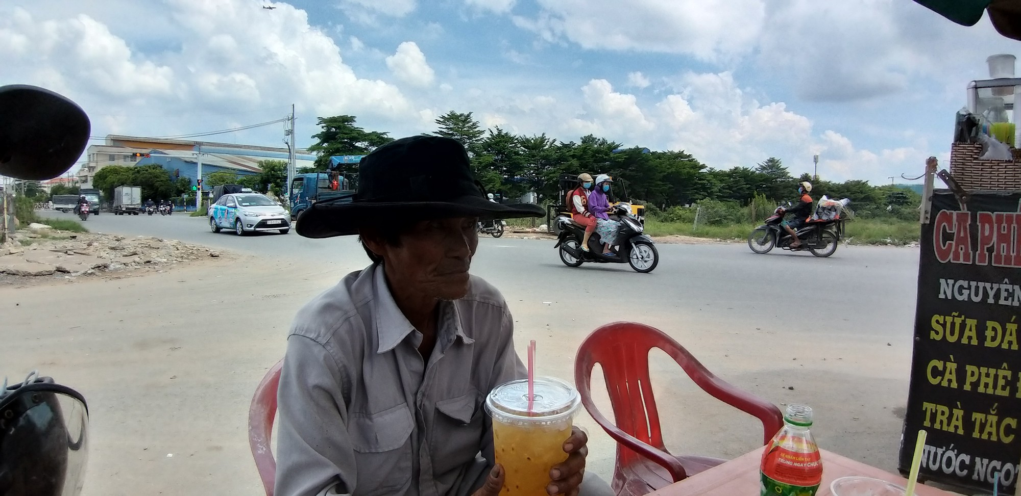 Hiện trường tài xế xe ôm Grab nghi bị sát hại cướp tài sản nguy hiểm như thế nào? - Ảnh 4.