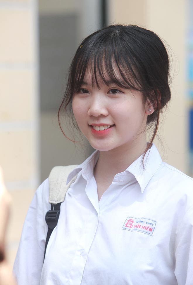 Dàn gái xinh thi THPT Quốc gia 2019 gây chú ý vì nhan sắc xinh đẹp - 9