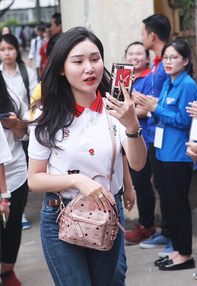 Dàn gái xinh thi THPT Quốc gia 2019 gây chú ý vì nhan sắc xinh đẹp - 10