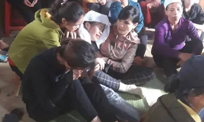 Đau lòng bố đi bắt cá tử vong, con gái bỏ thi THPT quốc gia chịu tang