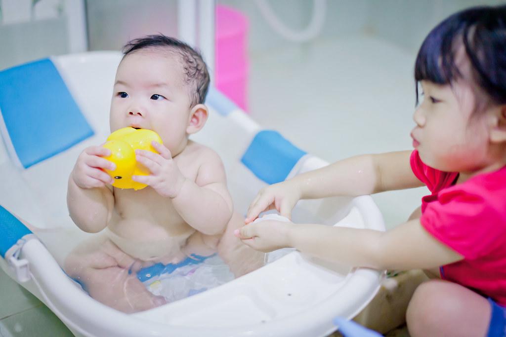 6 sai lam me viet hay mac khi tam cho tre nhung ngay nang nong, so 5 pho bien nhat - 1