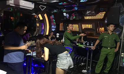 32 thanh niên chơi ma tuý trong phòng VIP quán karaoke