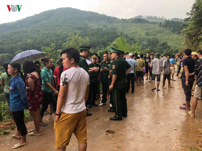 Xe khách lao xuống vực sâu 30m ở Quảng Ninh, 2 người tử vong - 2