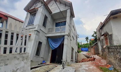 Hố tử thần 'nuốt' căn nhà 2 tầng ở Hà Nội