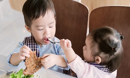 4 thực phẩm cho trẻ ăn trước khi đi ngủ là hại bé, nhất là loại thứ 3 cực kỳ nguy hiểm
