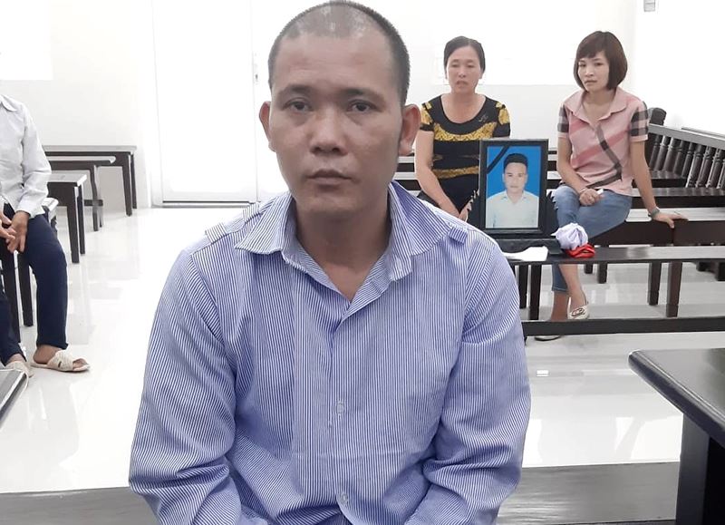 'Đánh ghen' với bố bất thành, đâm con trai tử vong