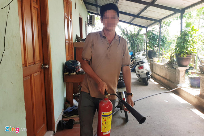 Cha dung binh chua chay chong nhom cuop co sung, cuu con hinh anh 1 
