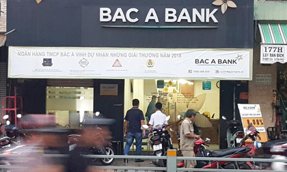 Bắt nghi phạm 9X cướp ngân hàng ở Sài Gòn