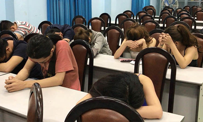 Giữ gần 100 người nhảy múa điên cuồng trong quán bar ở Sài Gòn