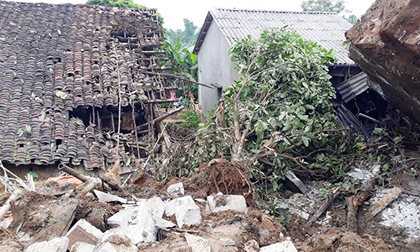 Cao Bằng: Lở núi vùi lấp 3 người trong một gia đình