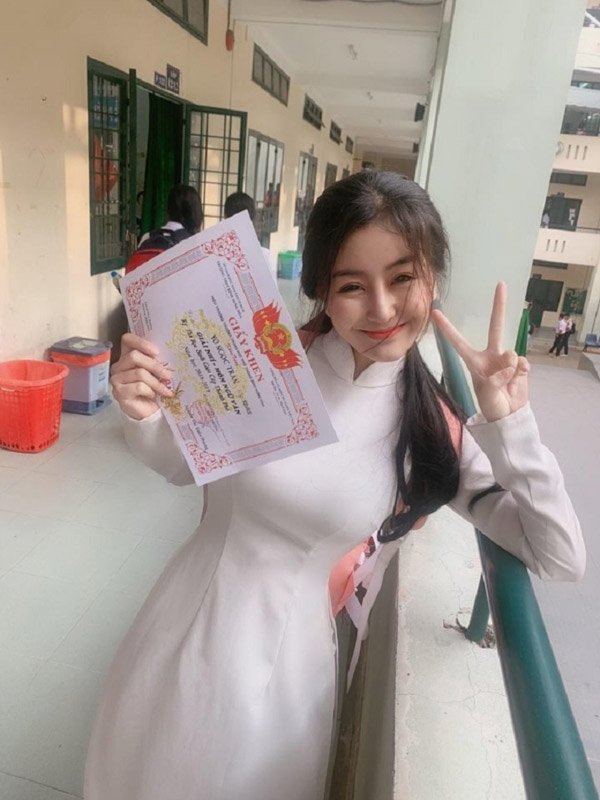 lo diem thi thpt quoc gia cua 2 hotgirl nuc tieng: giai nhi van nhung chi dat 6.5 diem? - 5