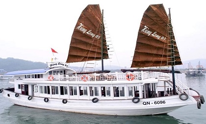 Quay lén du khách tắm, tàu du lịch vịnh Hạ Long bị đình chỉ
