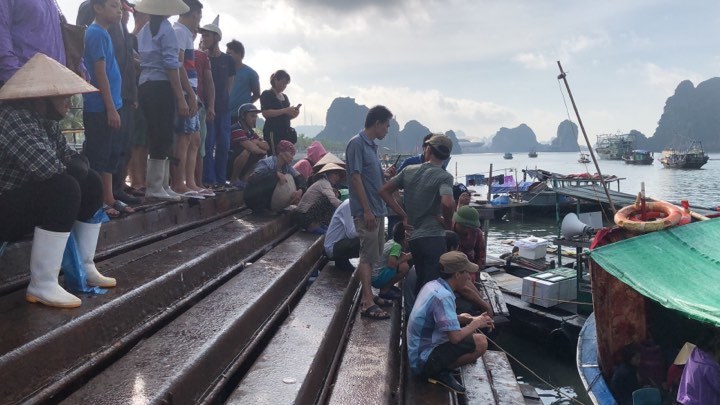 Tìm thấy thi thể bé trai 4 tuổi rơi xuống biển Hạ Long, bà và mẹ quỵ ngã