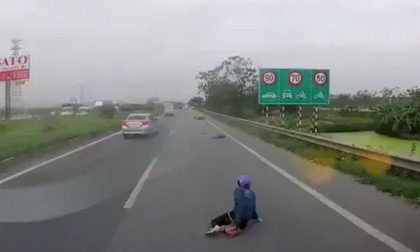 Clip: Bị tên cướp giật túi xách, cô gái ngã đau đớn trên cao tốc