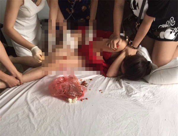 danh ghen cuc ba dao: vo bau xat muoi ot; hat mam tom 