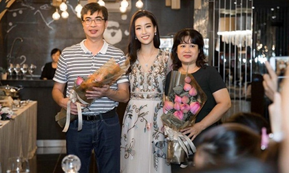 Sau loạt lùm xùm, Hoa hậu Đỗ Mỹ Linh “ghi điểm” khi cùng mẹ đăng ký hiến tạng