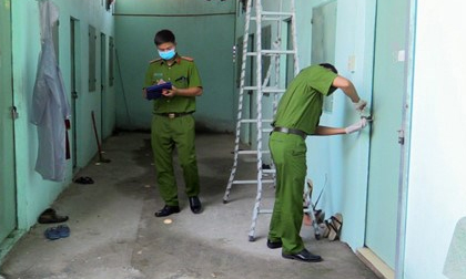Mẹ bị con trai dùng dây siết cổ tử vong