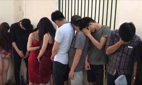 TP.HCM: Phát hiện hàng chục thanh niên phê ma túy trong quán bar - Ảnh 1